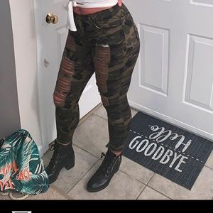 Distressed camo skinny jeans